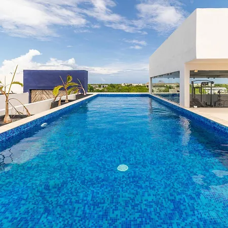 2 Bd With Balcony Gym Rooftop Pool